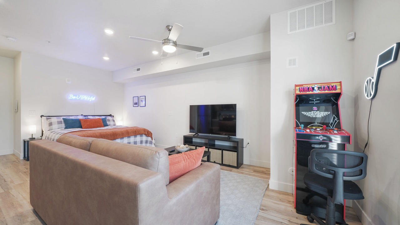 Photo of Bedroom in People's Freeway