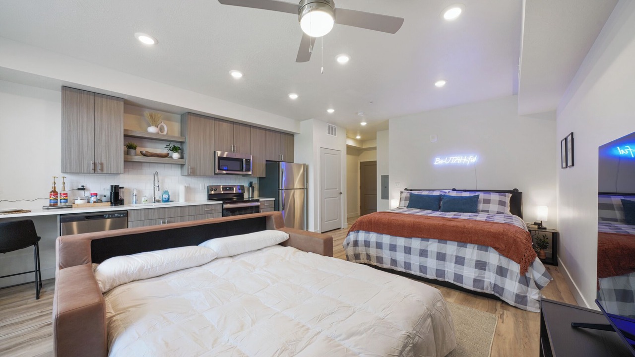 Photo of Bedroom in People's Freeway