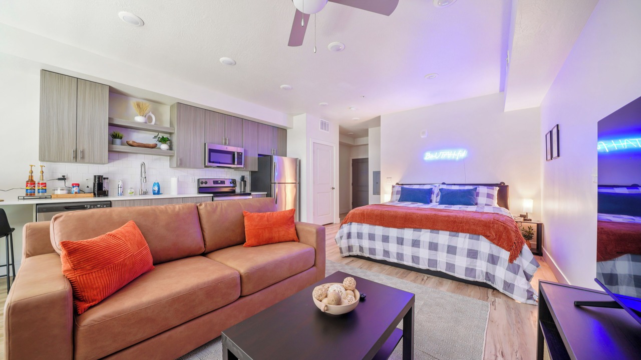 Photo of Bedroom in People's Freeway