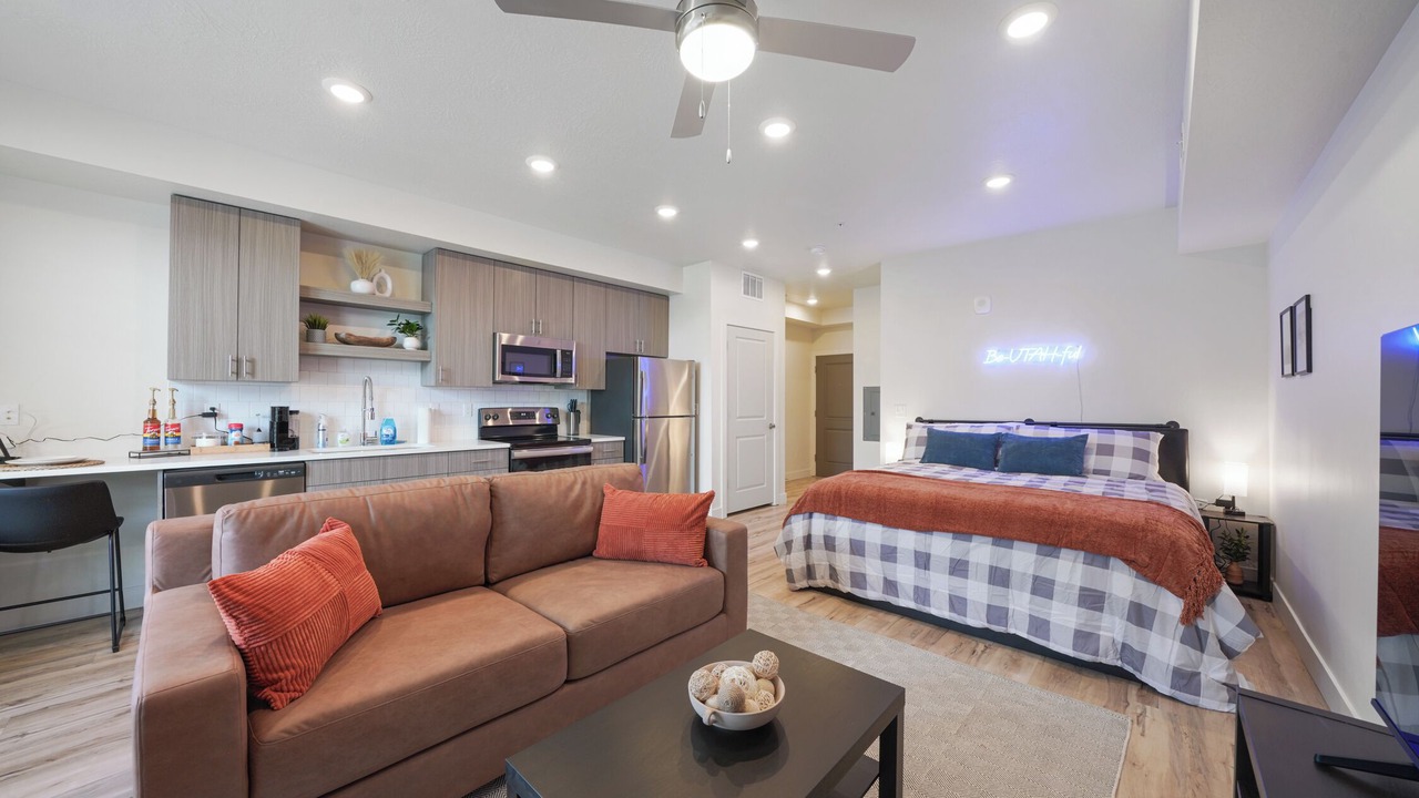 Photo of Bedroom in People's Freeway