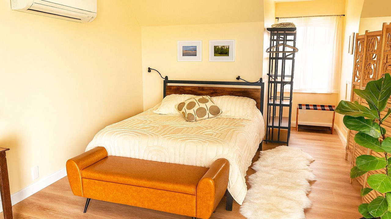 Photo of Bedroom in Drake
