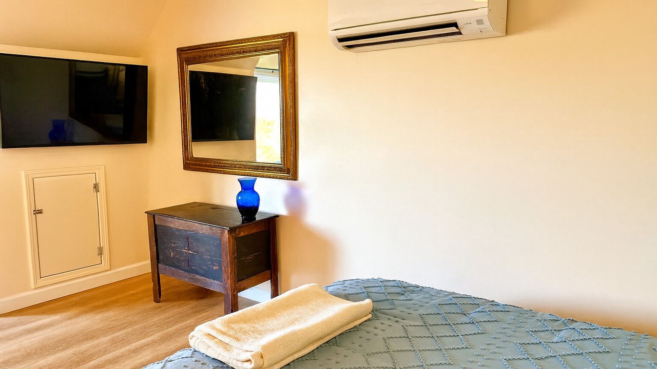 Photo of Bedroom in Drake