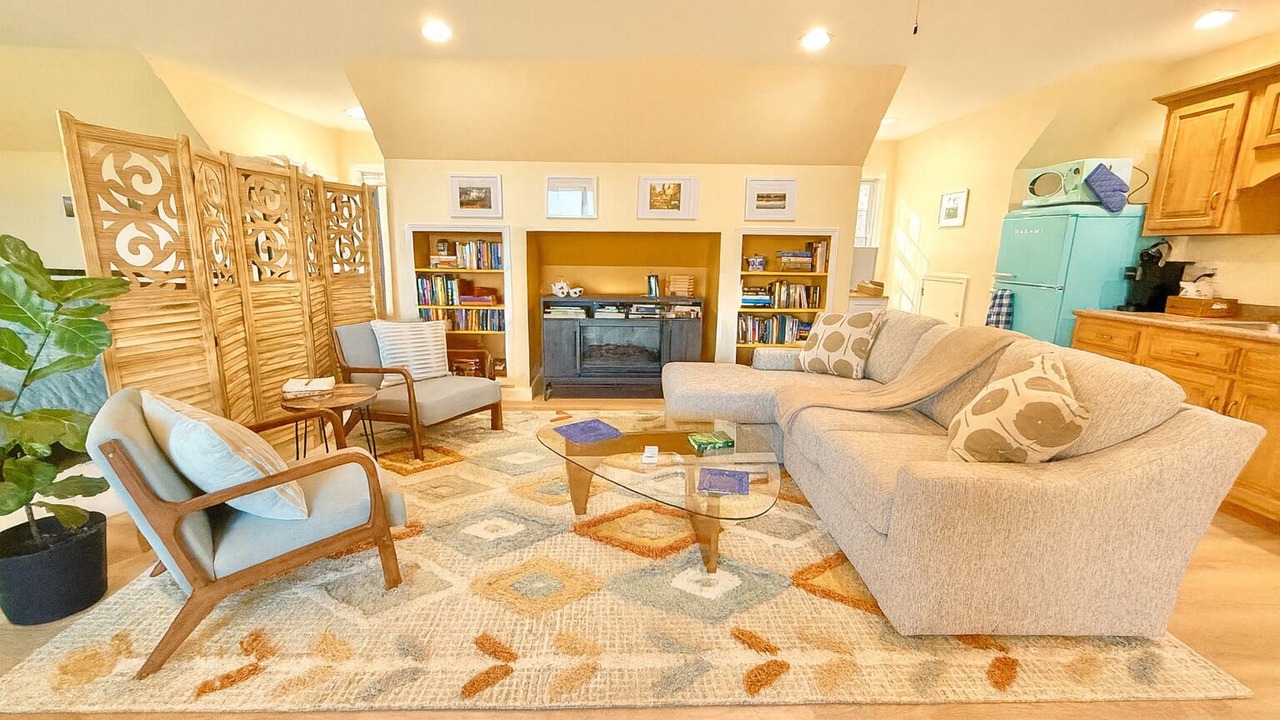 Photo of Livingroom in Drake