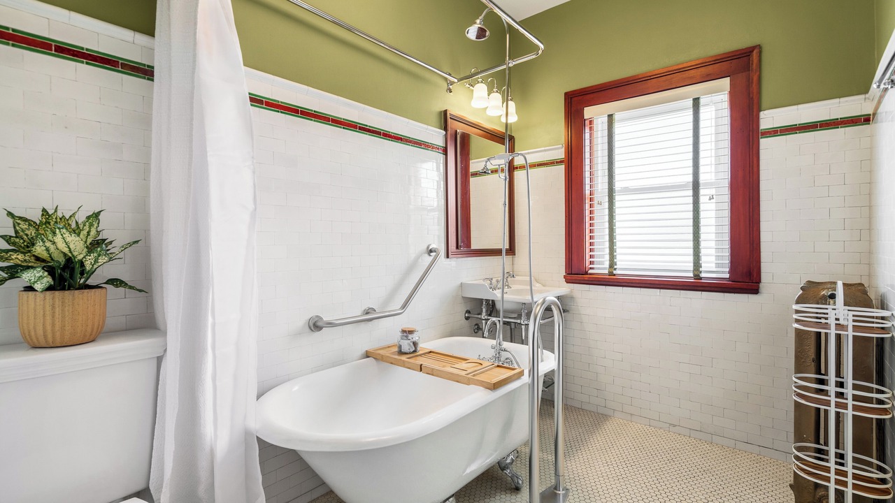 Photo of Bathroom in Uptown