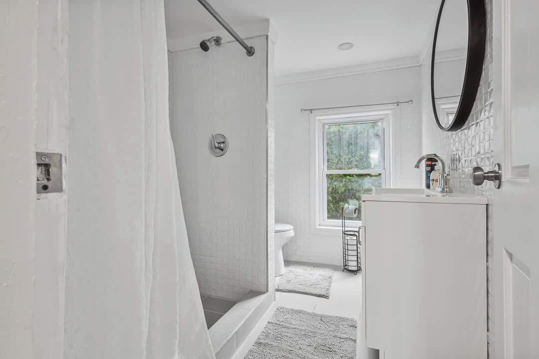Photo of Bathroom in Downtown Niagara Falls