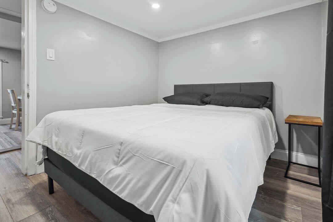 Photo of Bedroom in Downtown Niagara Falls