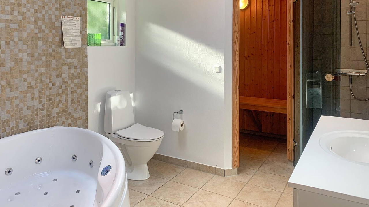 Photo of Bathroom in Helberskov