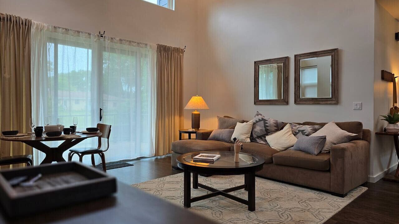 Photo of Livingroom in McHenry