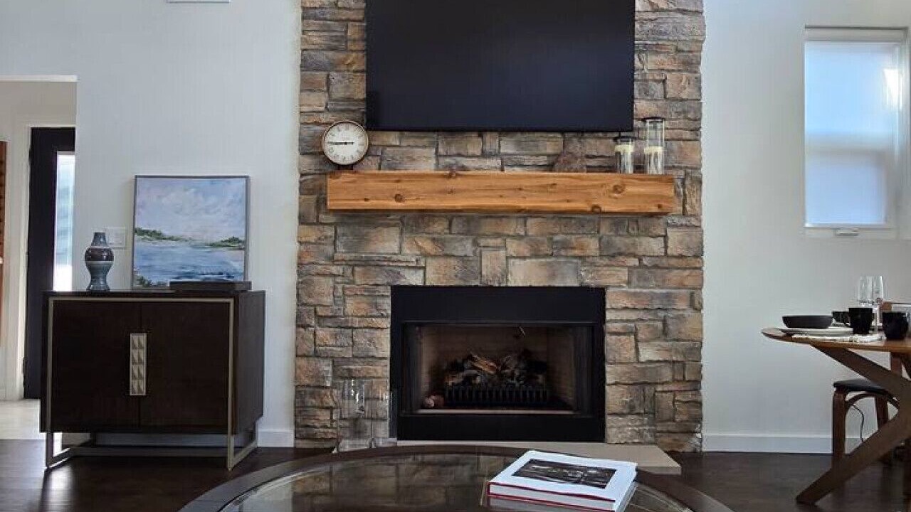 Photo of Livingroom in McHenry