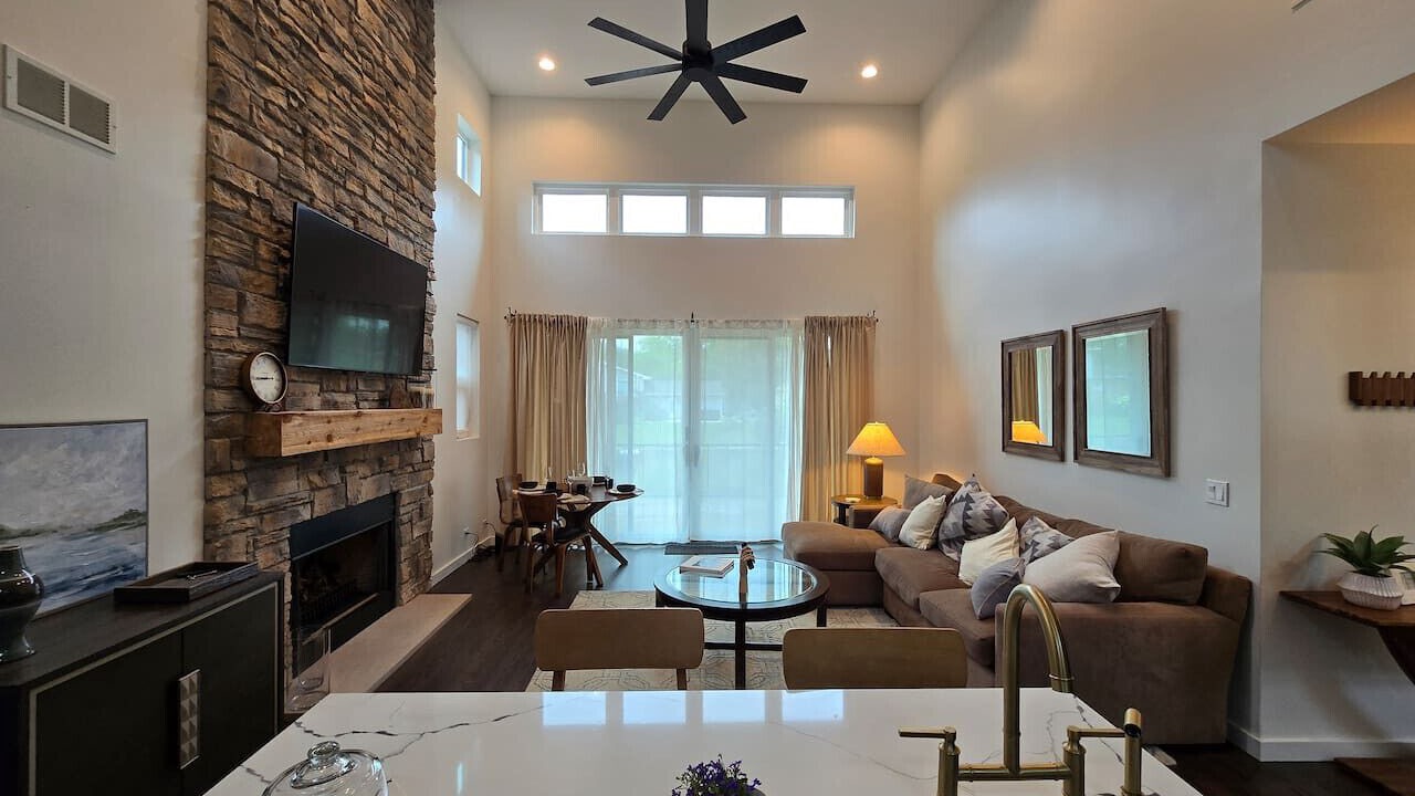 Photo of Livingroom in McHenry