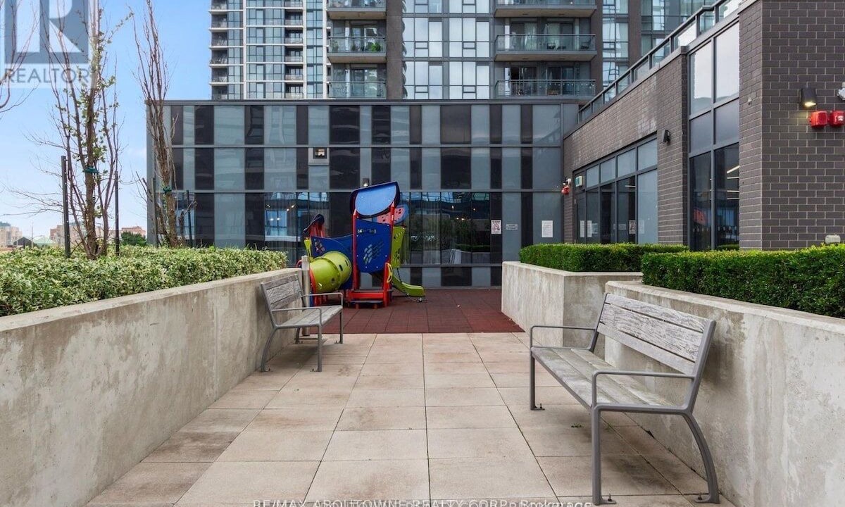 Photo of Others in Hurontario