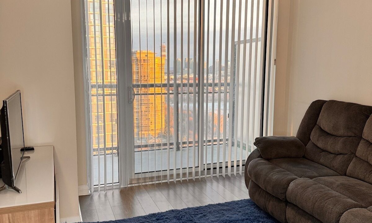 Photo of Livingroom in Hurontario