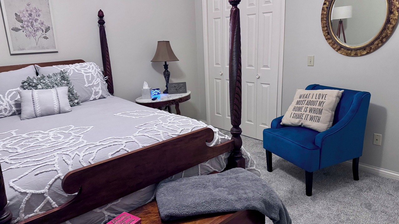 Photo of Bedroom in Cave City