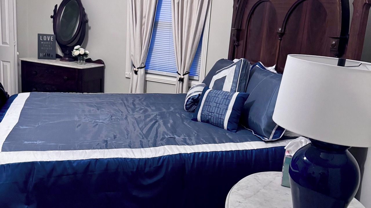 Photo of Bedroom in Cave City