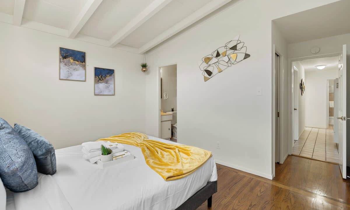 Photo of Bedroom in East San Mateo