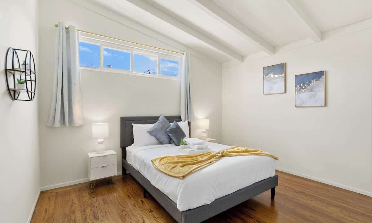 Photo of Bedroom in East San Mateo