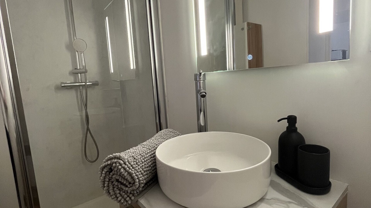 Photo of Bathroom in Downtown Angers