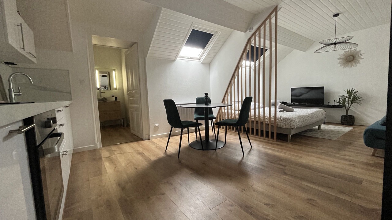 Photo of Bedroom in Downtown Angers