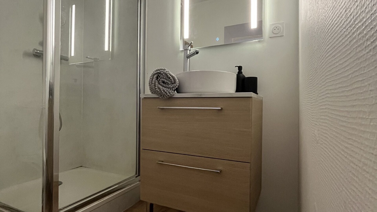 Photo of Bathroom in Downtown Angers