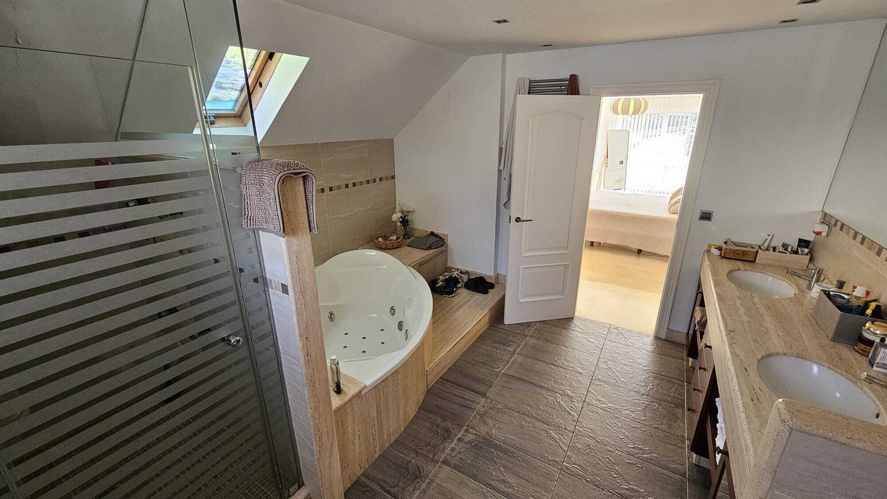 Photo of Bathroom in Torrent