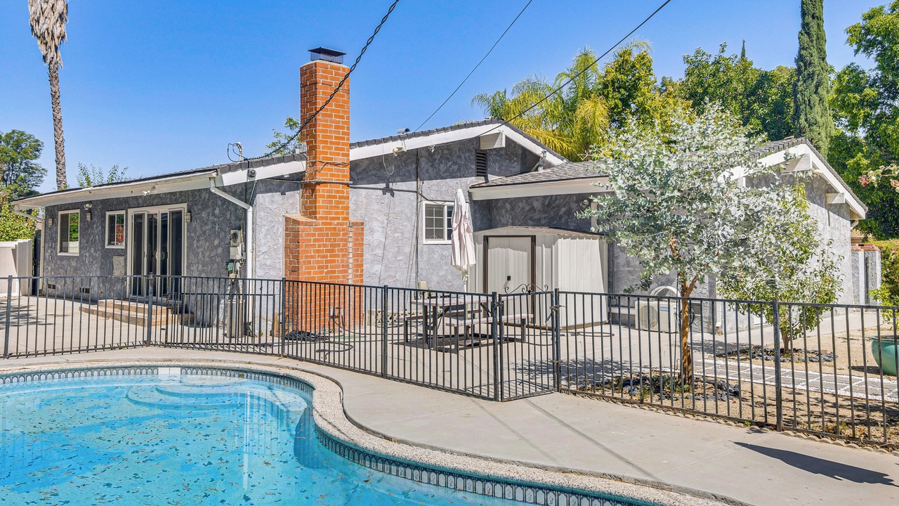 Photo of Outdoor in Canoga Park
