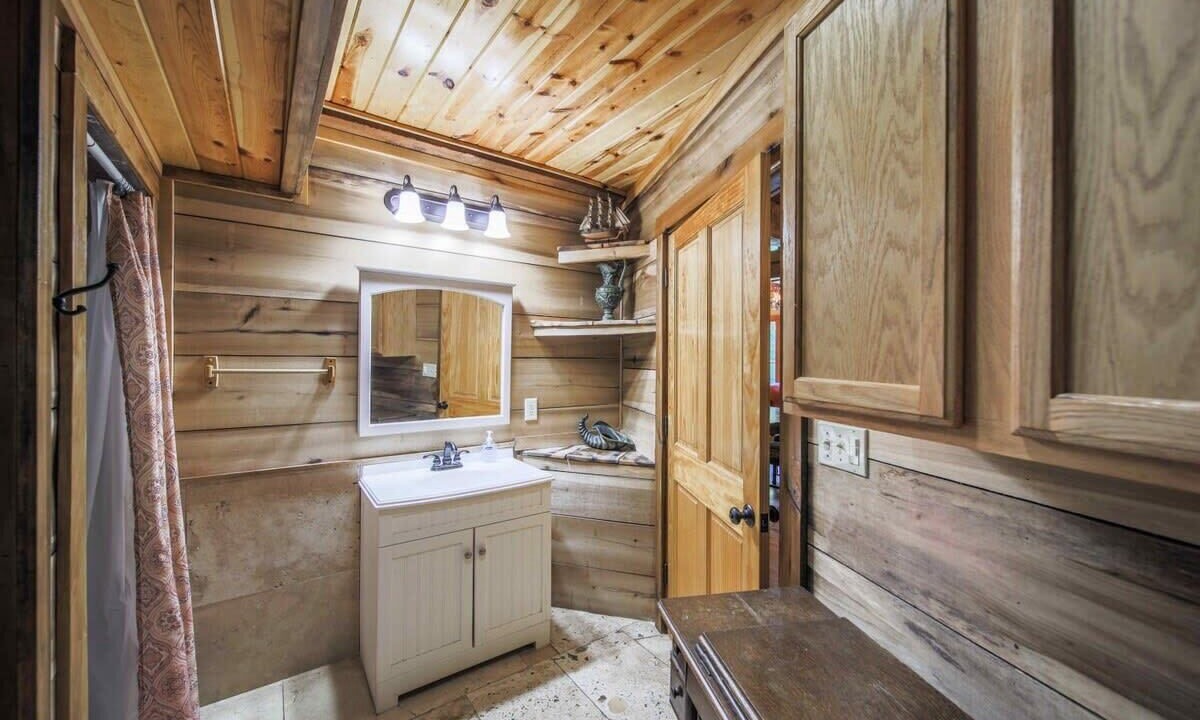 Photo of Bathroom in Mars Hill