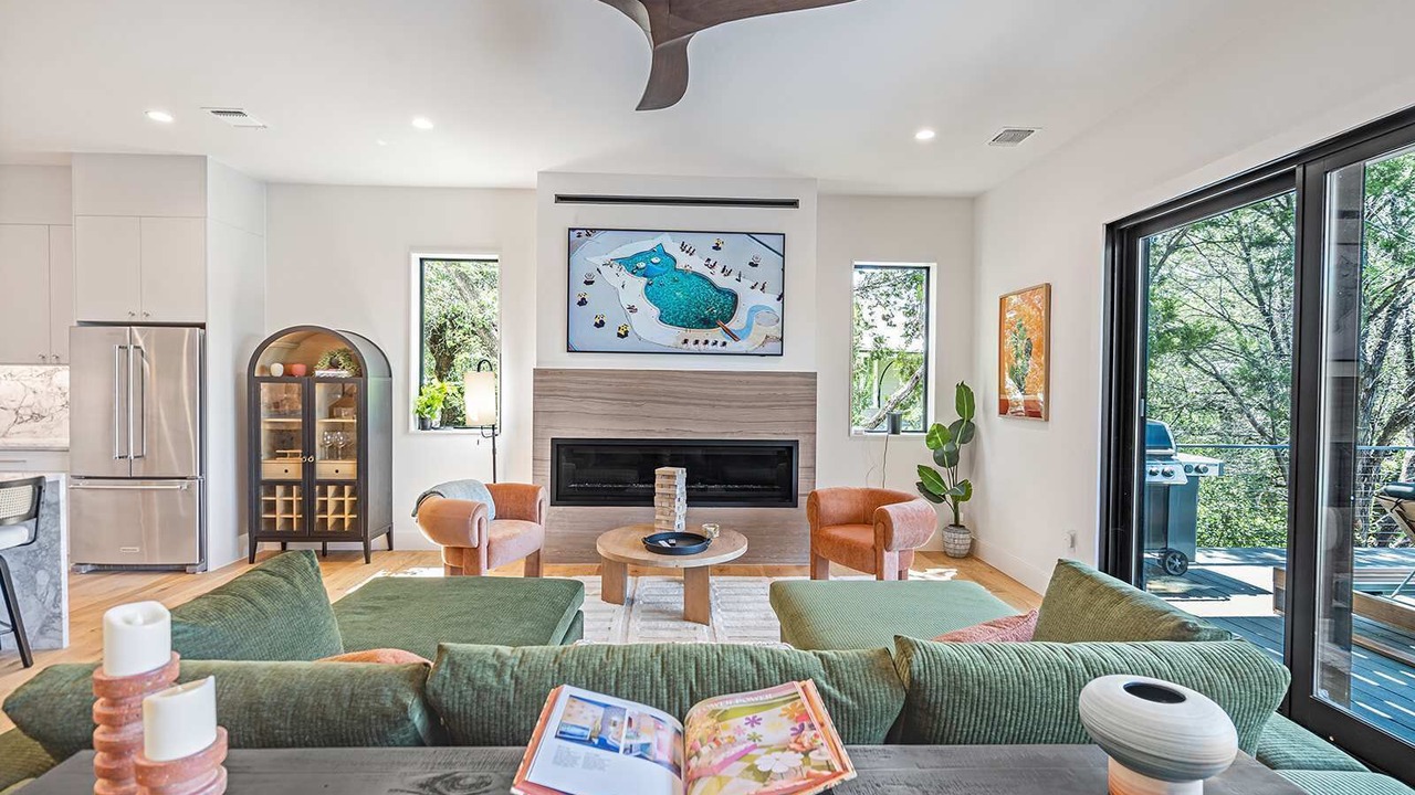 Photo of Livingroom in Apache Shores