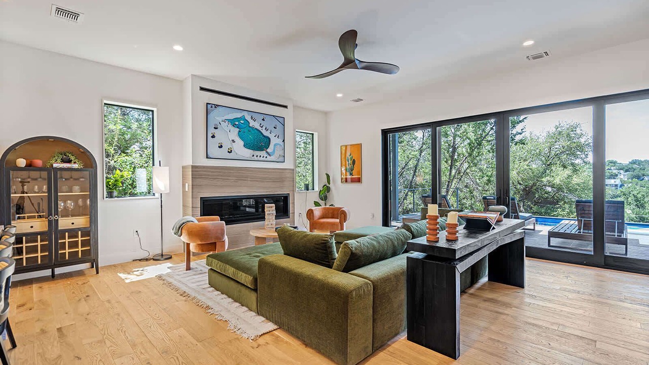 Photo of Livingroom in Apache Shores