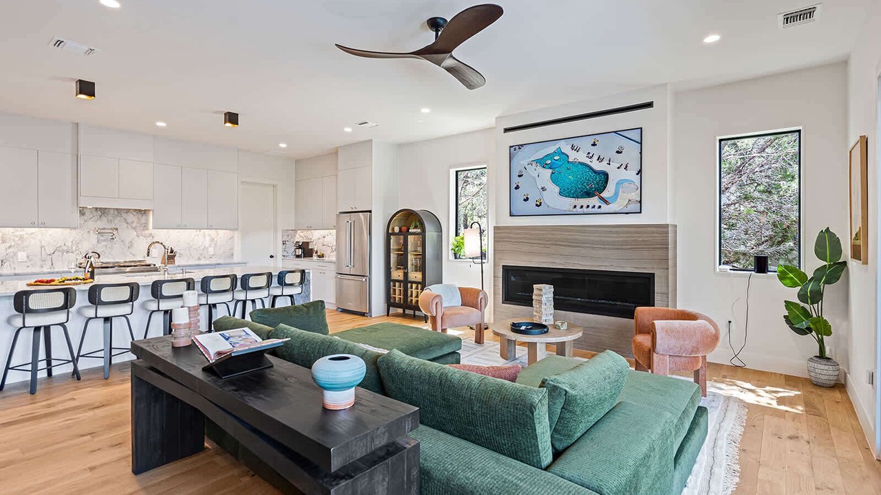 Photo of Livingroom in Apache Shores
