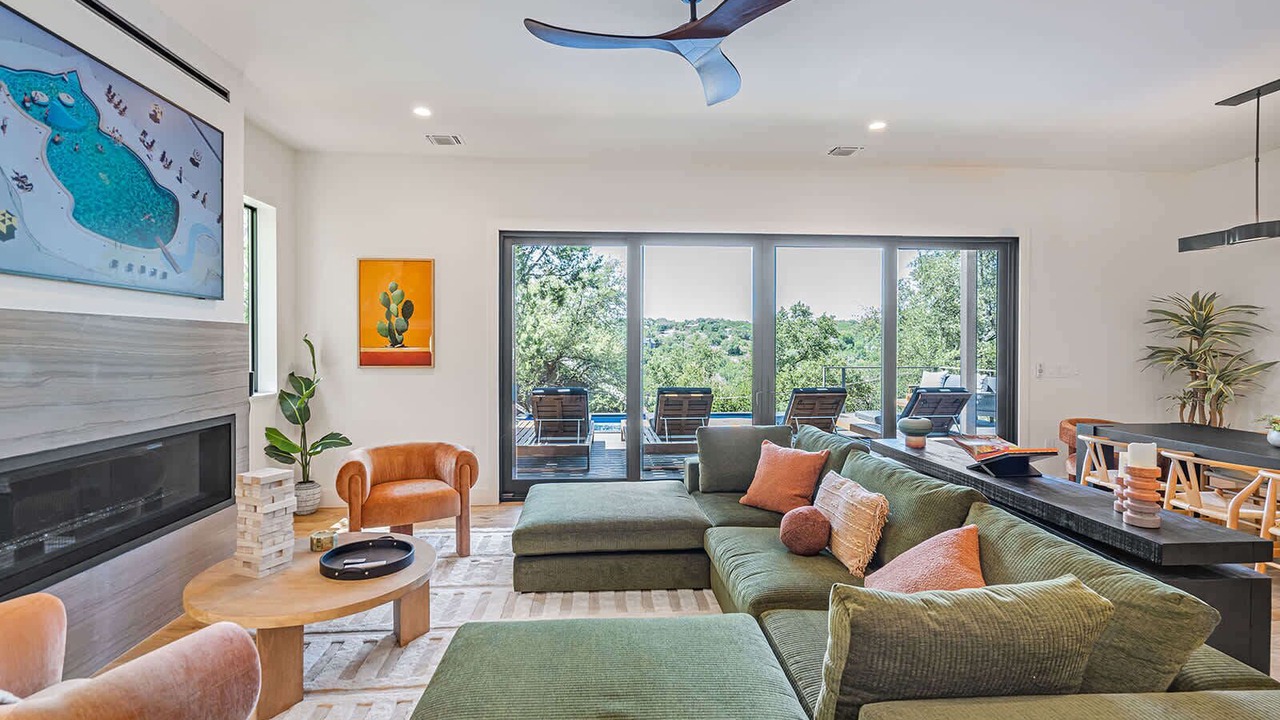 Photo of Livingroom in Apache Shores