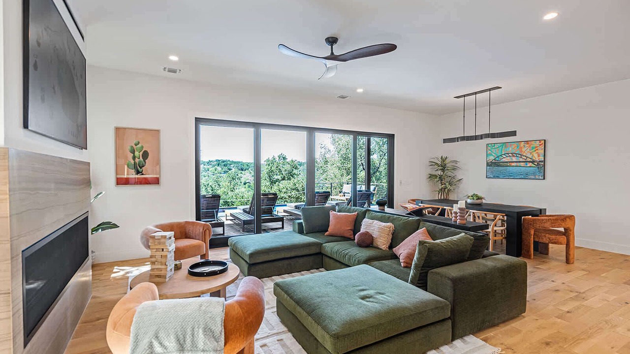 Photo of Livingroom in Apache Shores