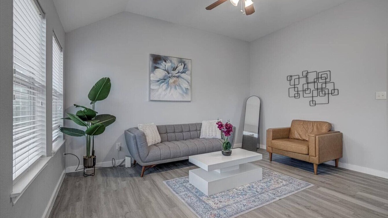 Photo of Livingroom in George Bush Park/Eldridge
