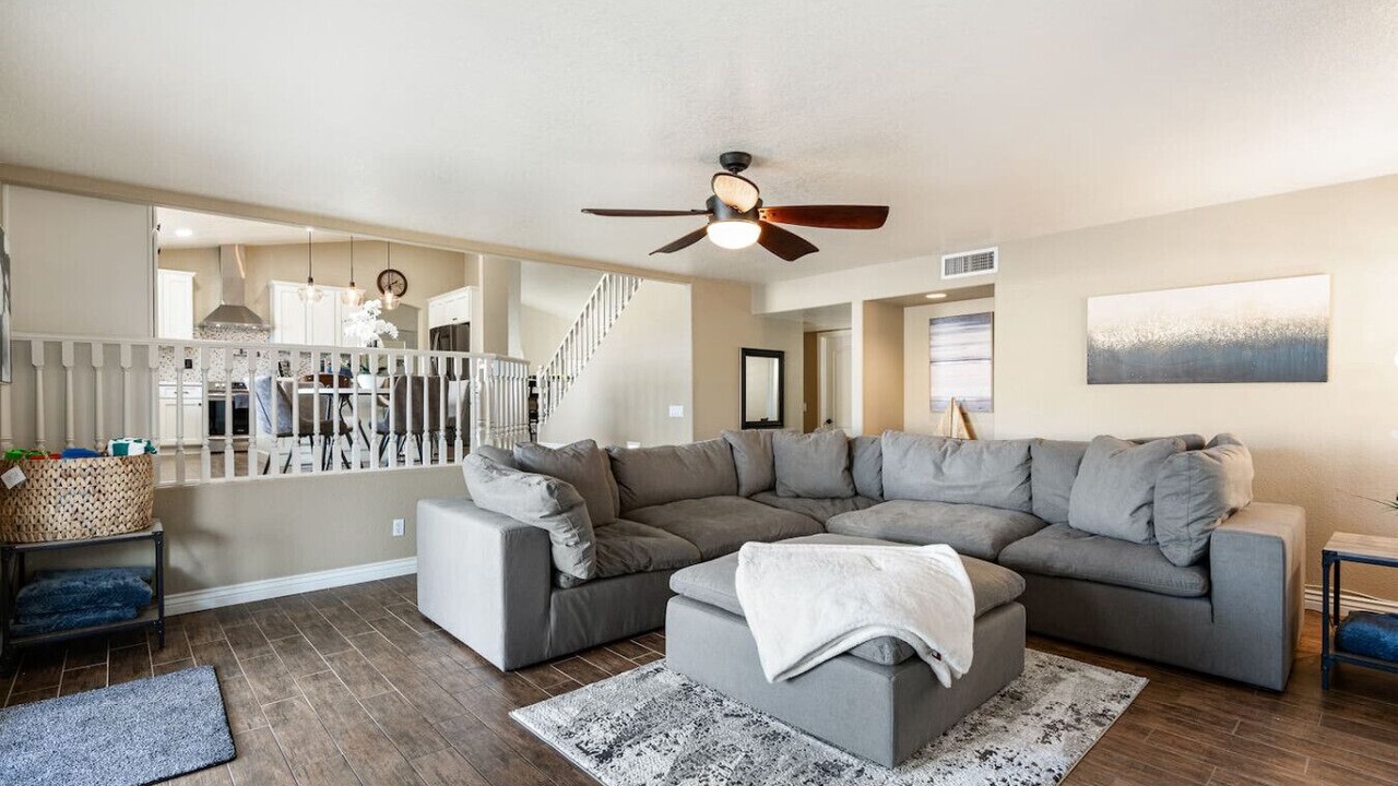 Photo of Livingroom in Mohawk HOA