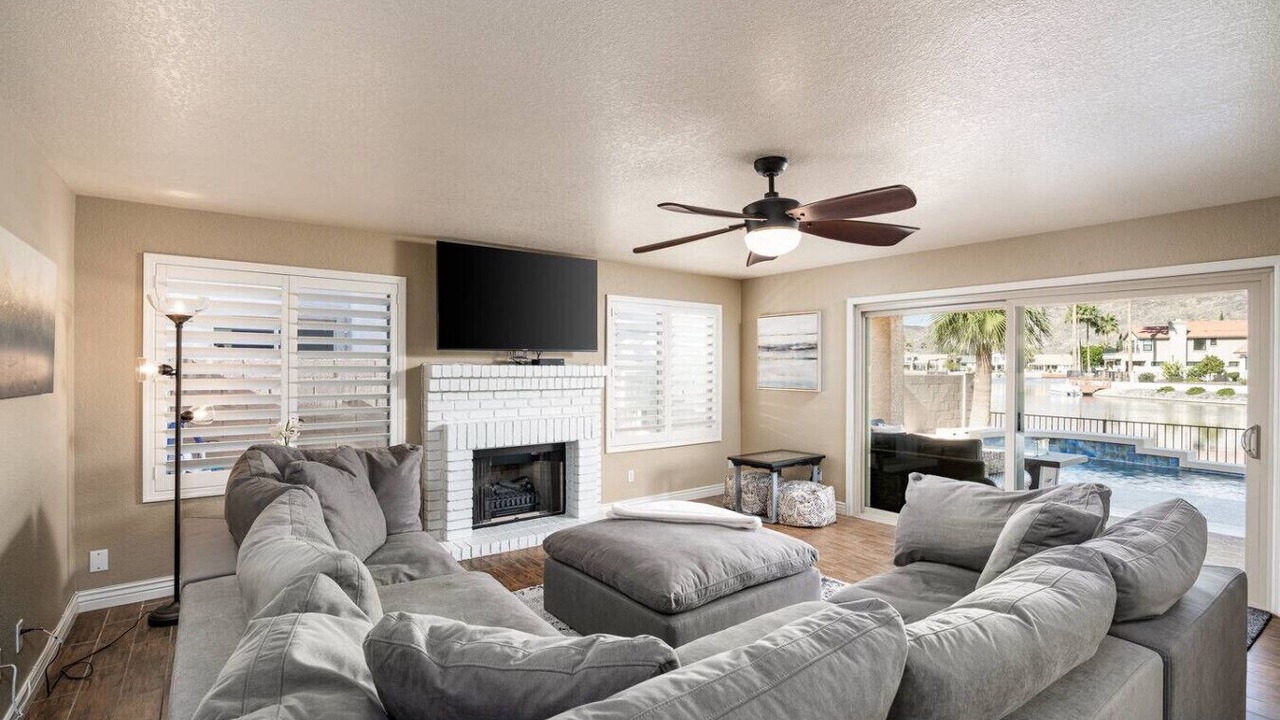 Photo of Livingroom in Mohawk HOA