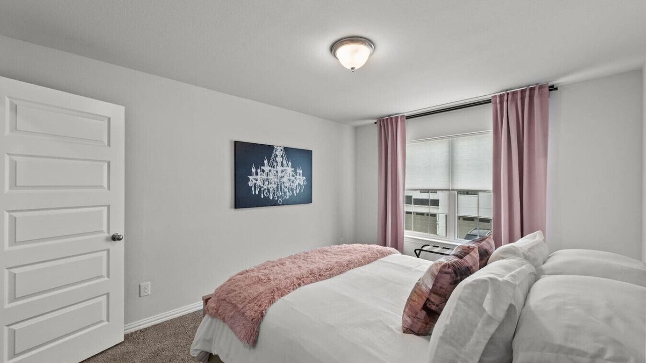 Photo of Bedroom in Lewisville