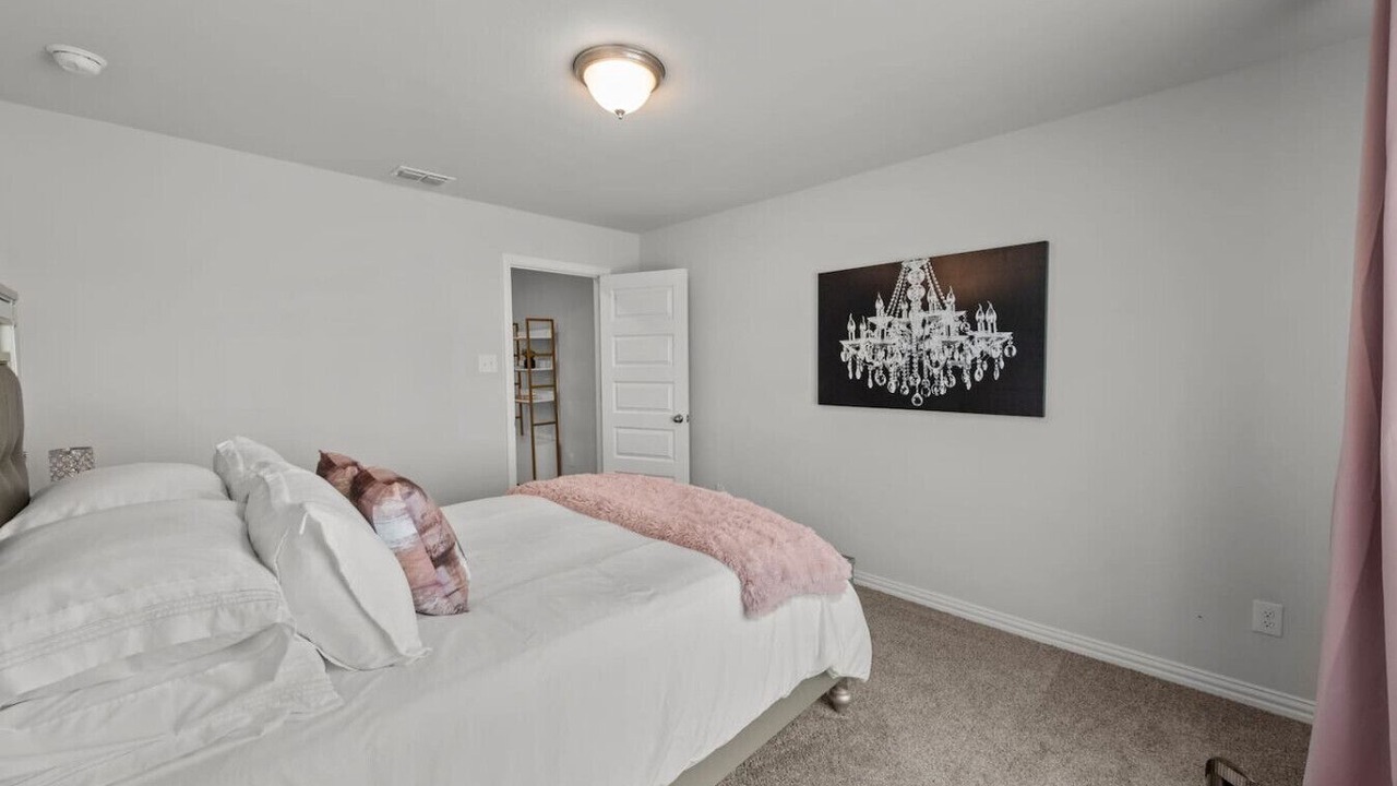 Photo of Bedroom in Lewisville