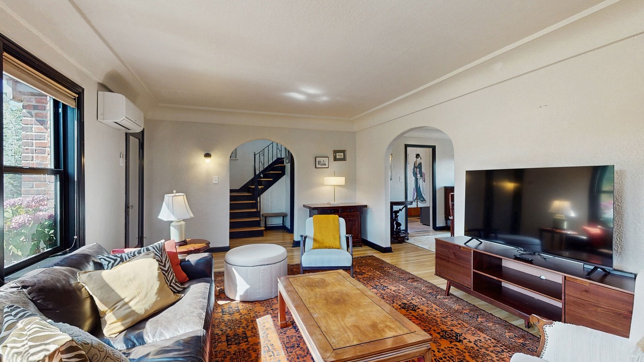 Photo of Livingroom in North Beacon Hill