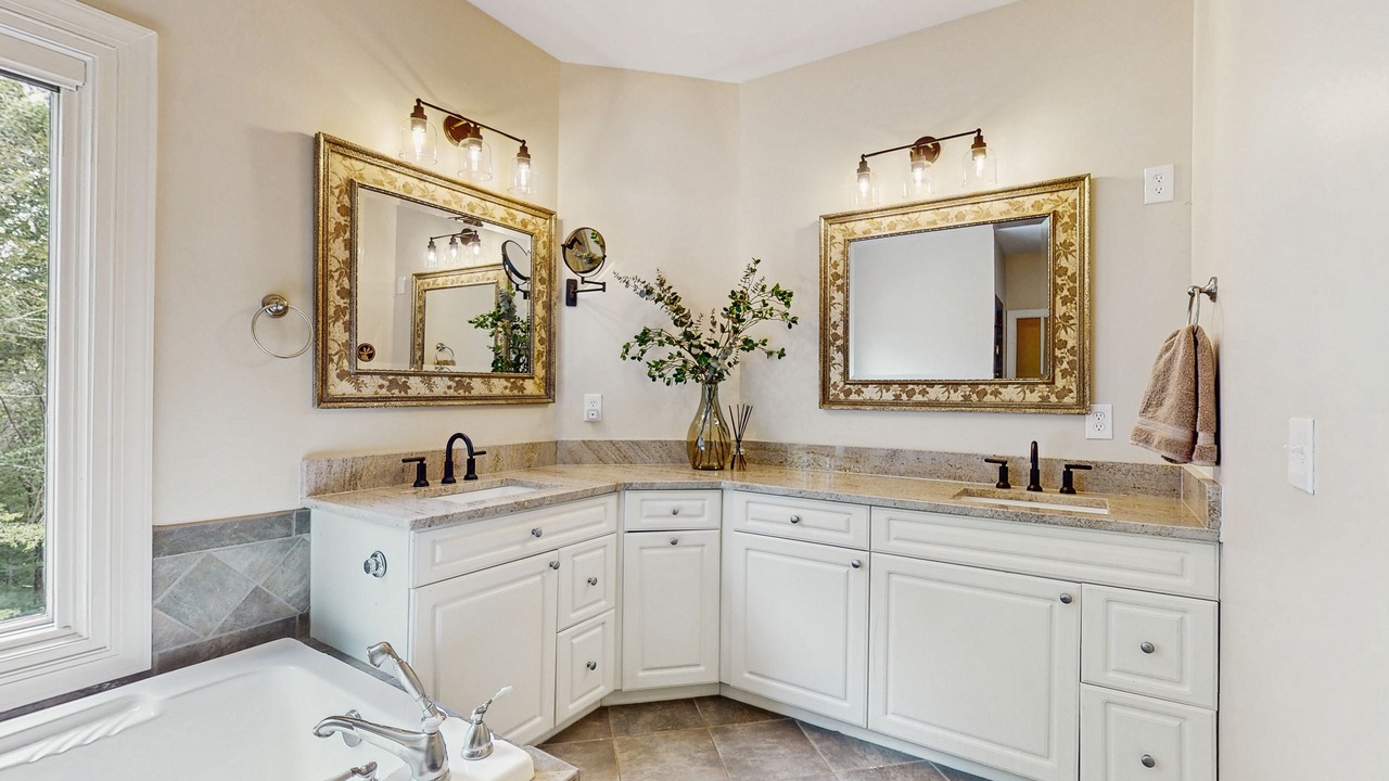 Photo of Bathroom in Talking Rock