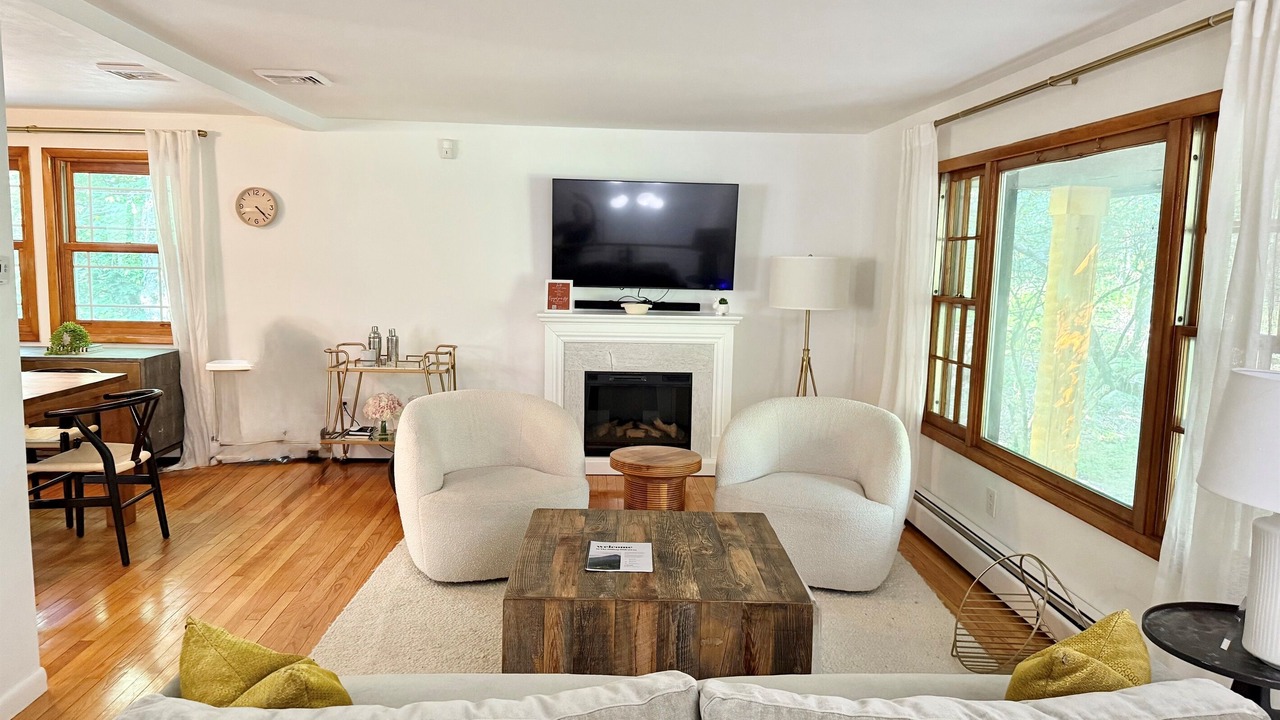 Photo of Livingroom in Swan Lake