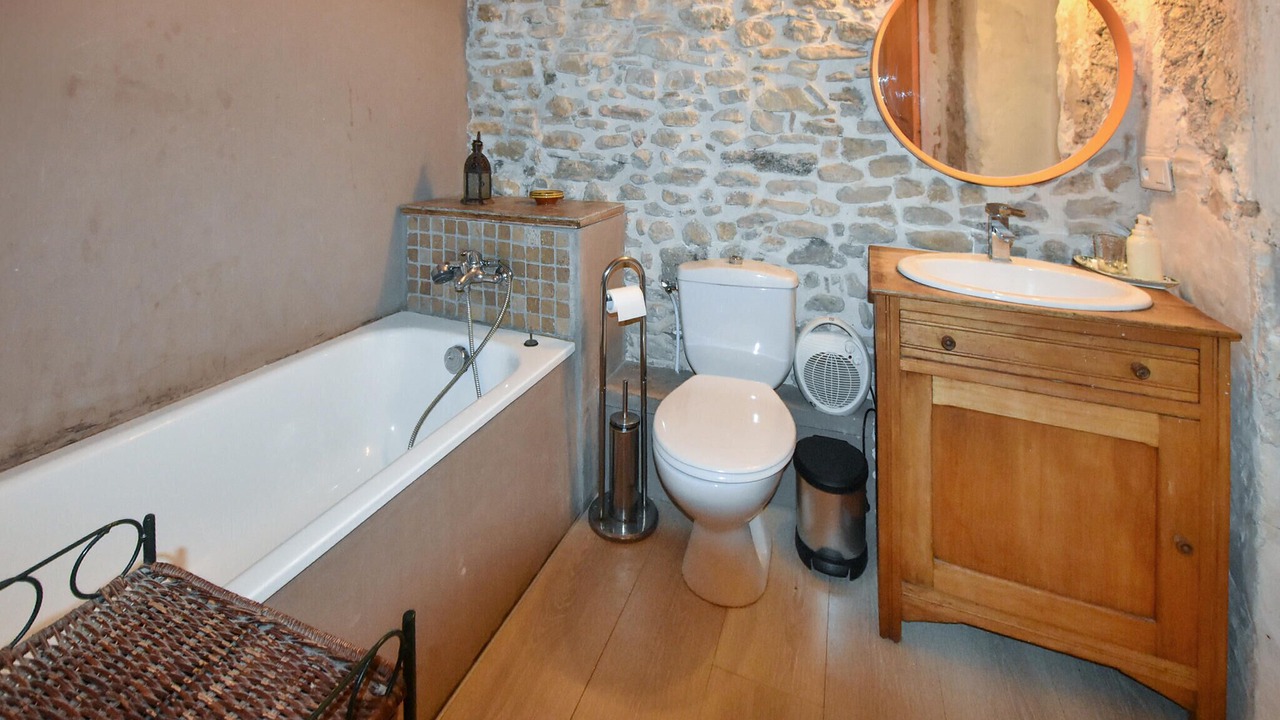 Photo of Bathroom in Malaucene
