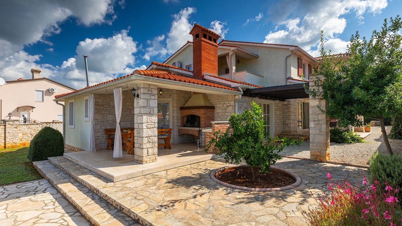 Photo of Patio Balcony in Gajana