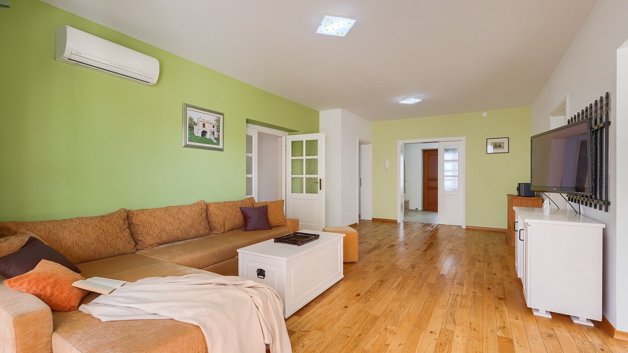 Photo of Livingroom in Gajana