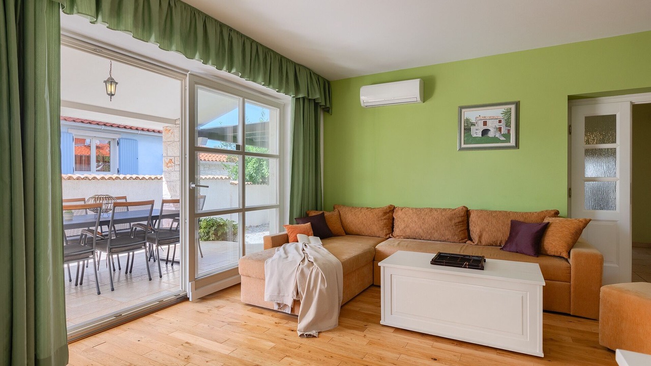 Photo of Livingroom in Gajana