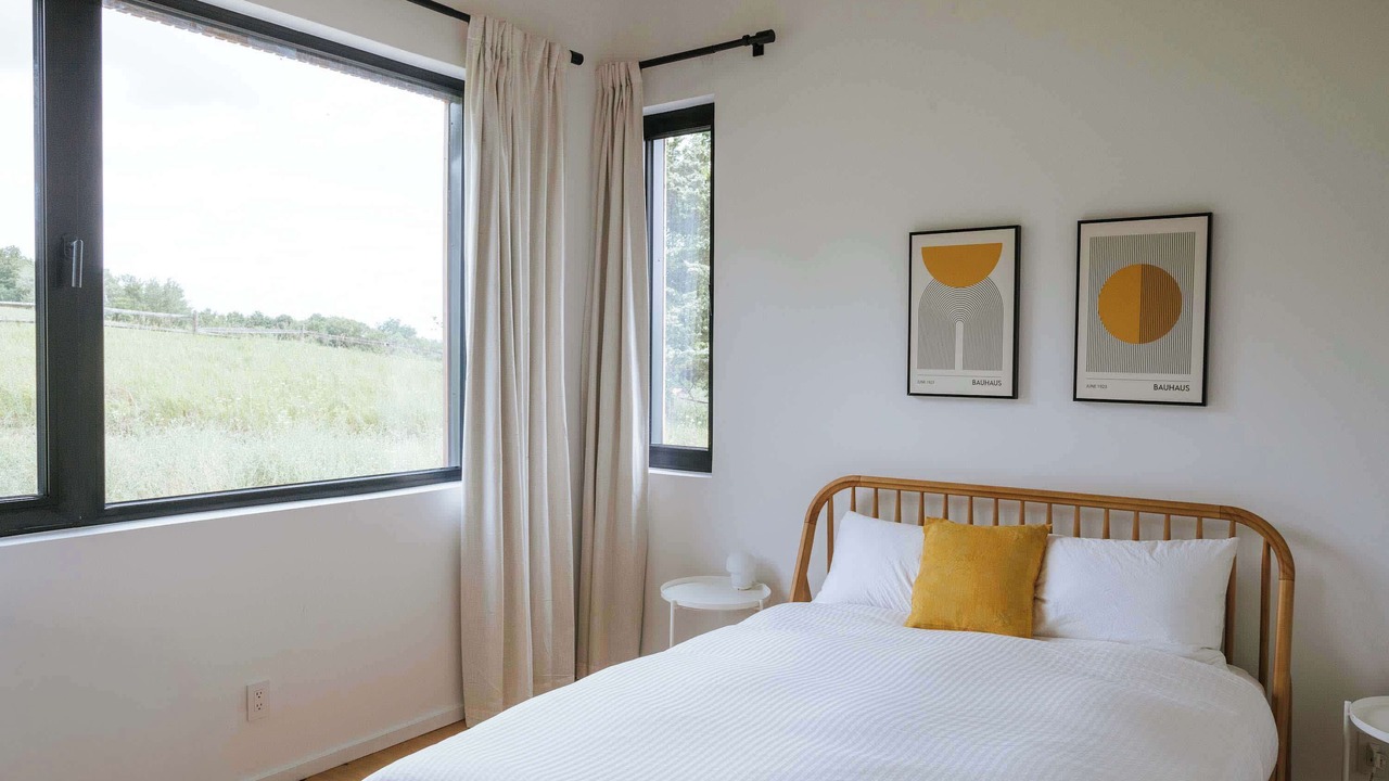 Photo of Bedroom in Hollowville