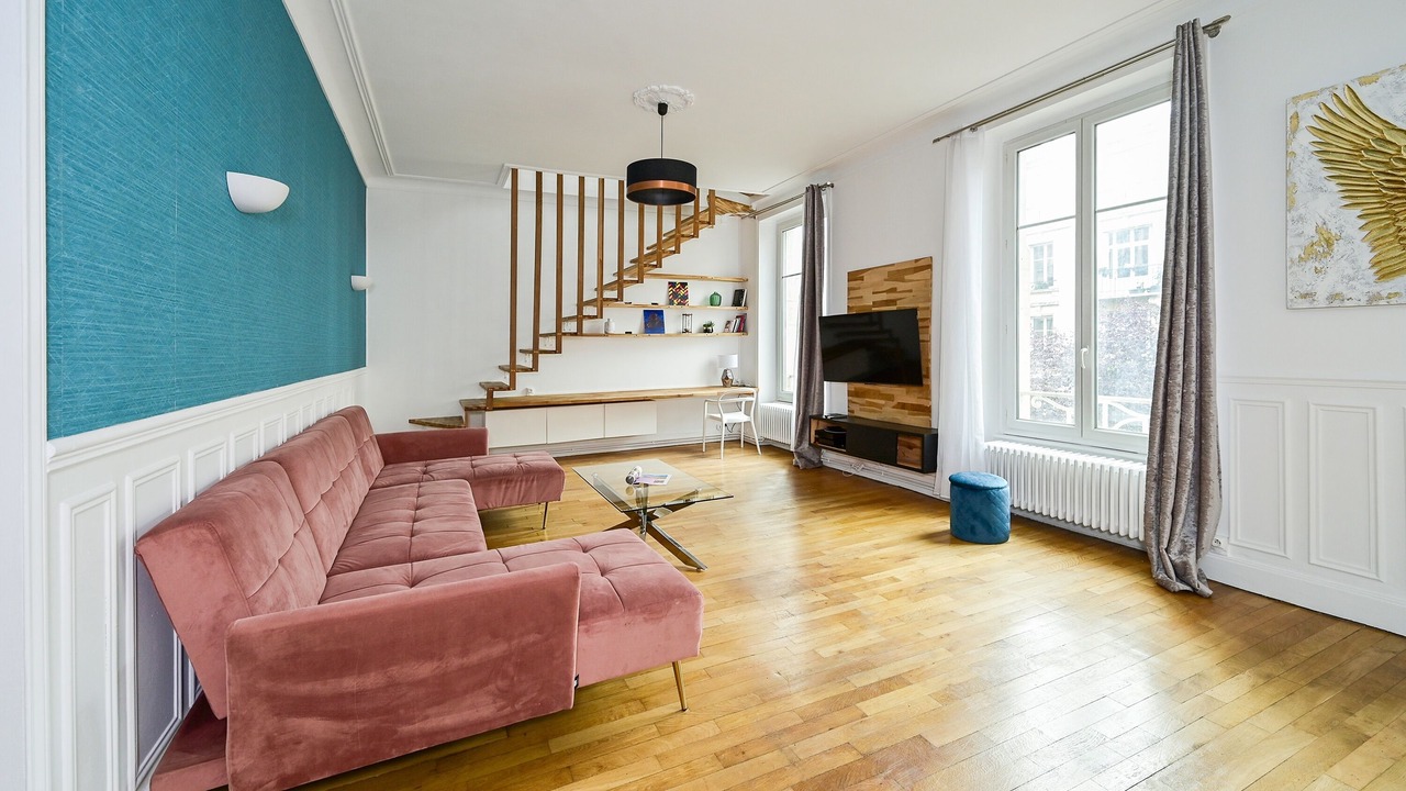 Photo of Livingroom in Poincare - Foch - Anatole France - Croix de Bourgogne