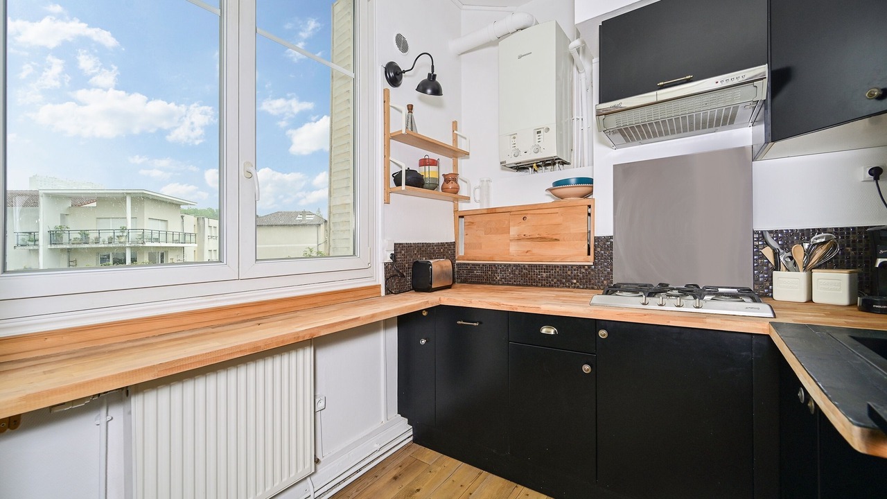 Photo of Kitchen in Poincare - Foch - Anatole France - Croix de Bourgogne