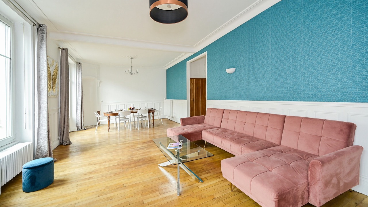 Photo of Livingroom in Poincare - Foch - Anatole France - Croix de Bourgogne