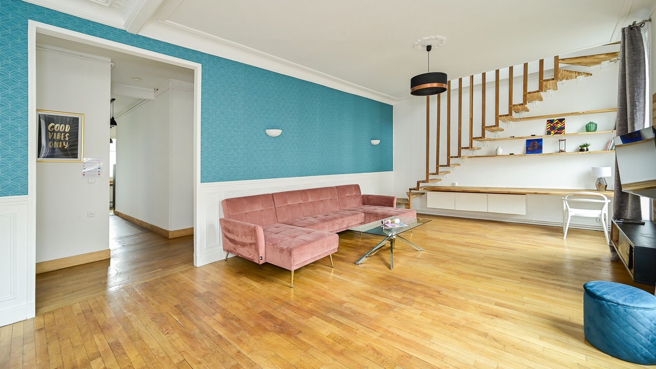 Photo of Livingroom in Poincare - Foch - Anatole France - Croix de Bourgogne