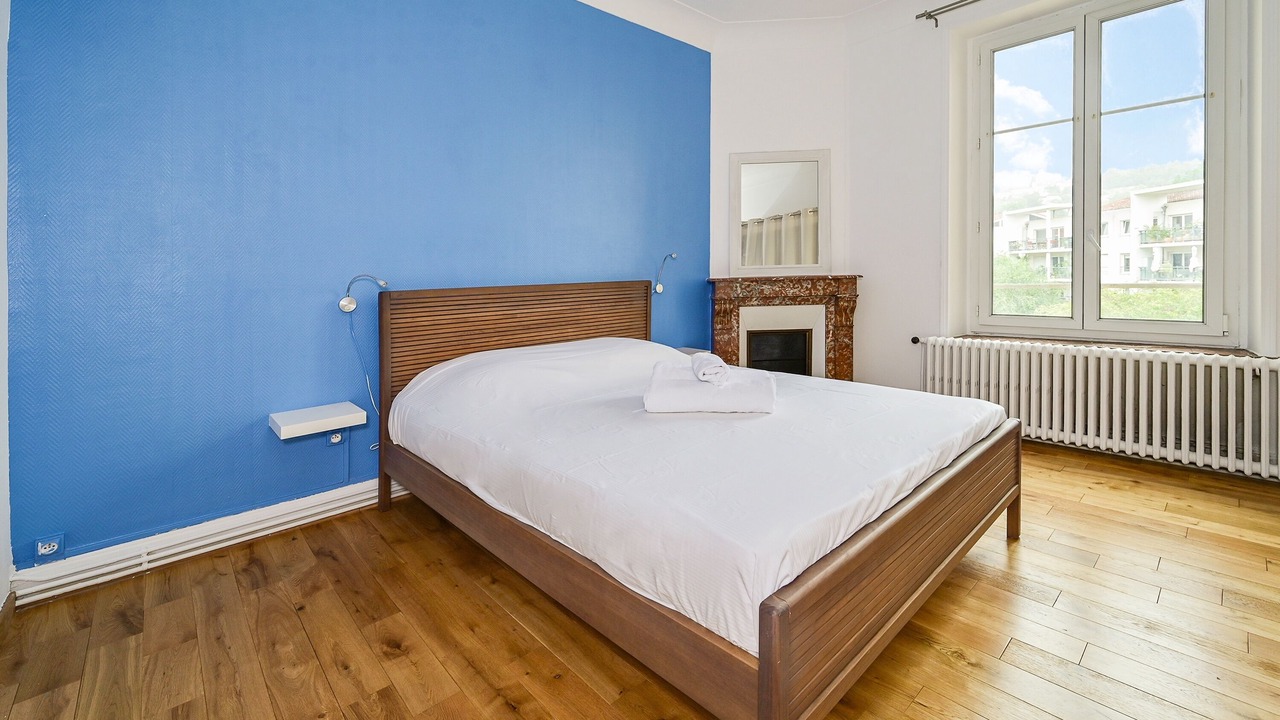 Photo of Bedroom in Poincare - Foch - Anatole France - Croix de Bourgogne