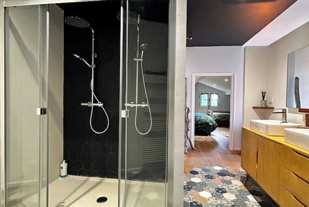 Photo of Bathroom in Saint-Martin-de-Londres